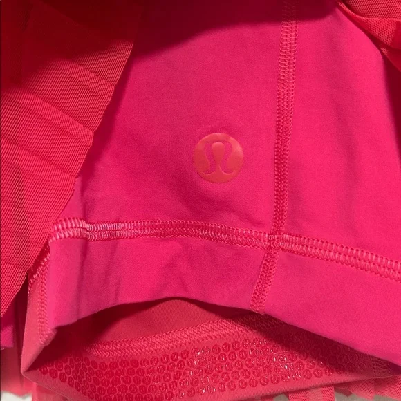 LULULEMON Mesh Pleats Mid-Rise Mini Tennis Skirt
Lip Gloss Pink sz 4 - Picture 5 of 8